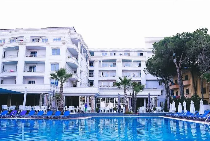 Fafa Hotel Отель Голем